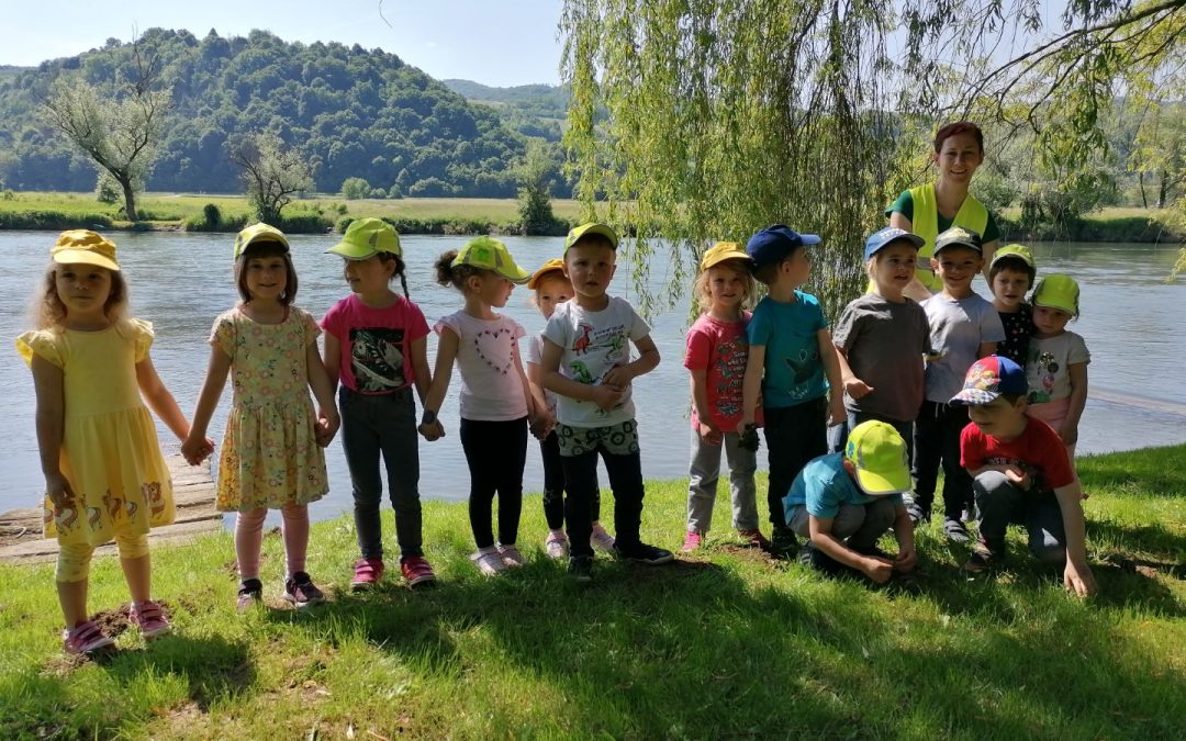 Bobek in barčica